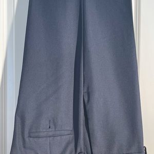 Haggar men’s navy blue dress slacks size 42x30. Brand new no tags worn once.